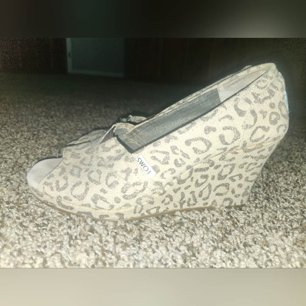 TOMS cheetah print wedges women’s 7 1/2